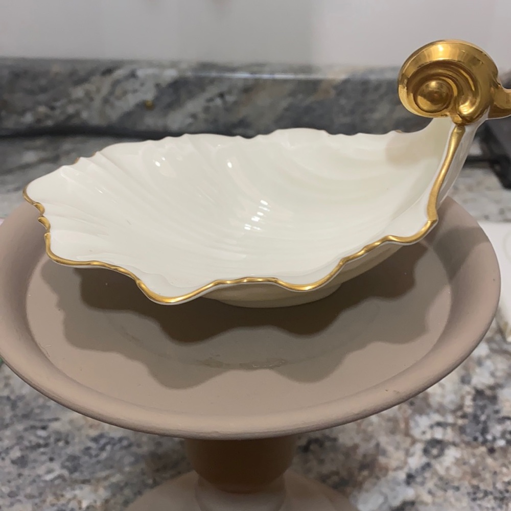 Ivory Bone China by Mikasa 24karat trim- trinket bowl shape of shell